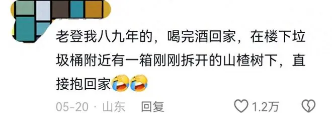笑死,到了一定年龄就开始捡垃圾了,网友:捡了不好意思不捡后悔