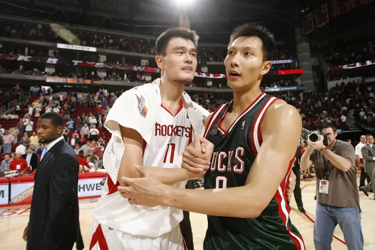 王仕鹏：姚明&大郅&阿联进NBA都得练身体 大巴不用 小杨也有计划