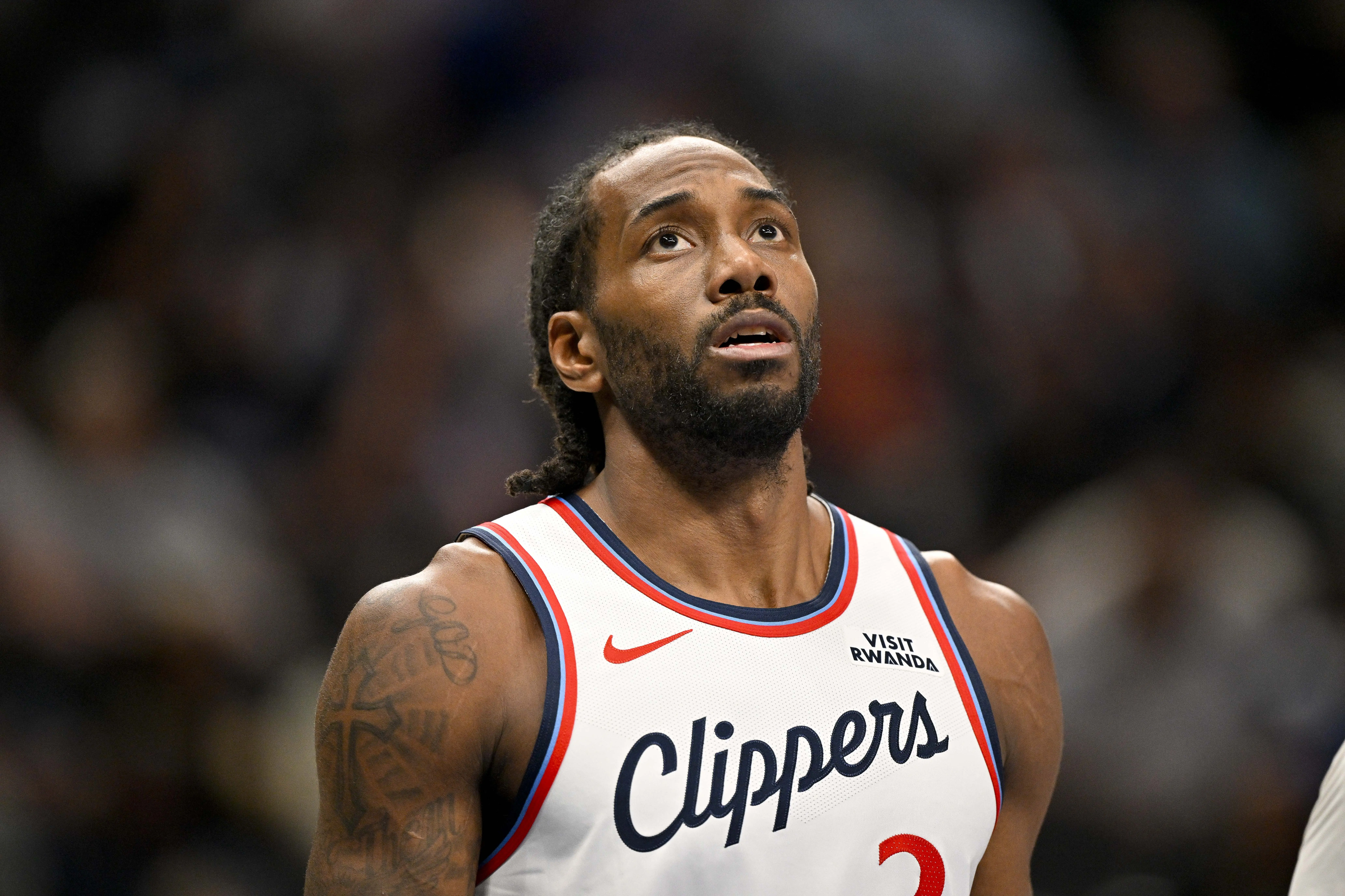 名记：快船相信能围绕小卡补强&在西部保持竞争力 但谈判进展未知