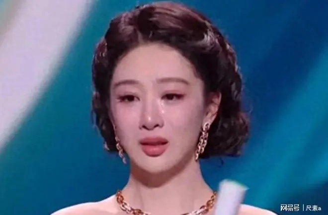 白玉兰奖引争议:杨紫获水后称号,孙俪回应引人深思