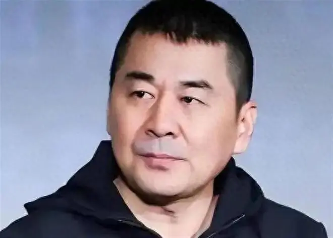 吴越后台偶遇陈建斌侧身避开,成年人的边界,不必勉强大度