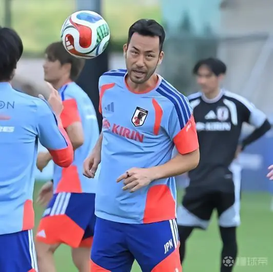 吉田麻也:能和全力以赴的巴西打成这样,日本毫无疑问更强了