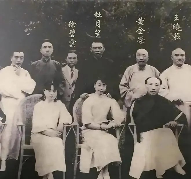 “民国恶少”卢小嘉，直言想当皇上，张学良：我头一个把你杀了