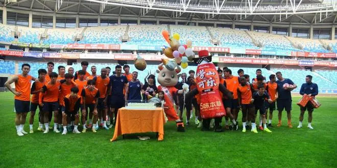 “我们是一家人”!青岛海牛球迷见面会举行