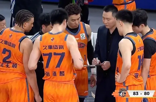 上海男篮陷入纠结，洛夫顿续约成难题，两问题明显，或被卢伟放弃