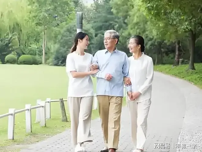 保姆生下孩子，坚称孩子是60岁父亲的，亲子鉴定后，父亲当场气死