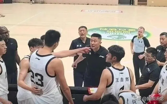 媒体人：徐昕与杜锋情绪积累已久 前者未来很难再真正回到广东队