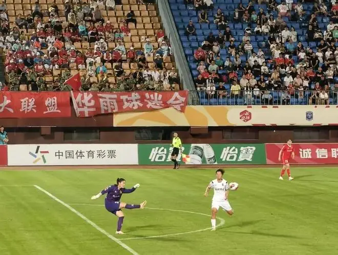 辽宁女足联赛登顶!