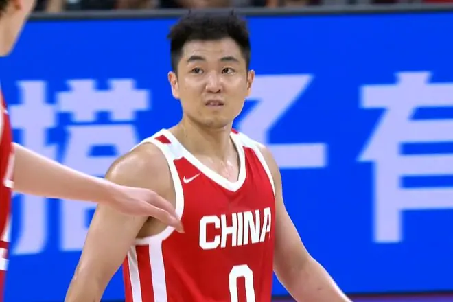 中国男篮险胜荷兰，杨瀚森回归状态平平，高诗岩扮演板凳奇兵