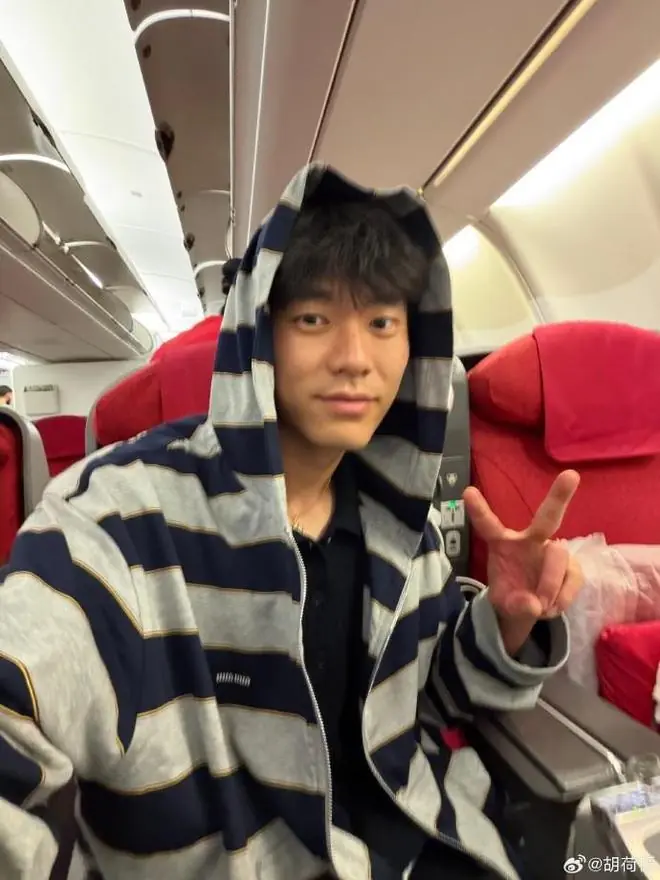 胡荷韬回应落选国足：邵导让我好好养伤；没别的事别瞎猜