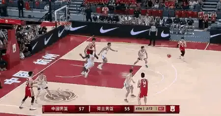 首秀7分8篮板！杨瀚森，成了最大问题…