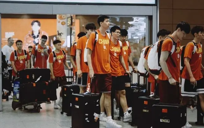 最高规格!中国男篮抵达沈阳获热烈欢迎 备战7月3日对决日本