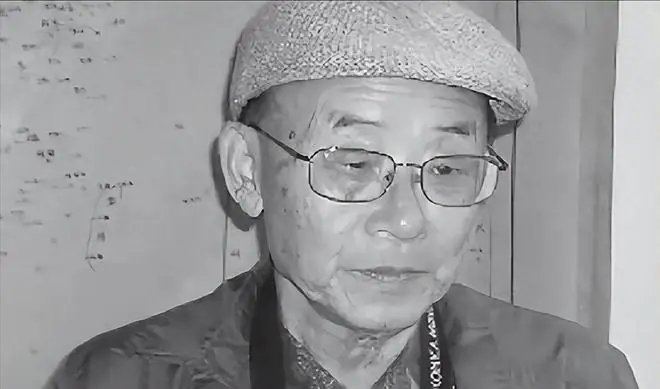 赵一荻独子回国扫墓,跪在张作霖墓前说:我代表您儿子来看您了