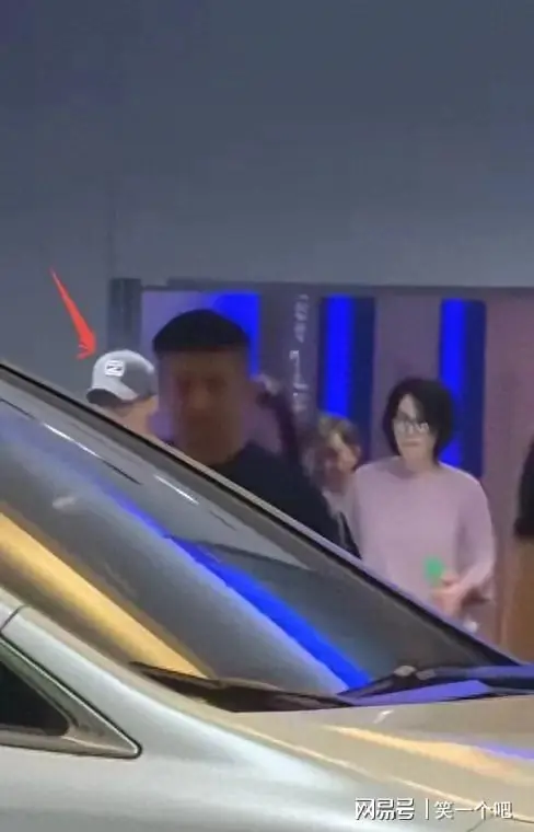 谢霆锋西安演唱会落幕,王菲低调陪同气场全开!堪称女王出街