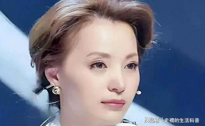 钱再多有什么用?董卿痛失母亲,丈夫被传失联,她一人撑起三代人