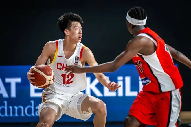 功亏一篑！中国U17末节被打16-0崩盘告负，对手狂抢41个进攻篮板