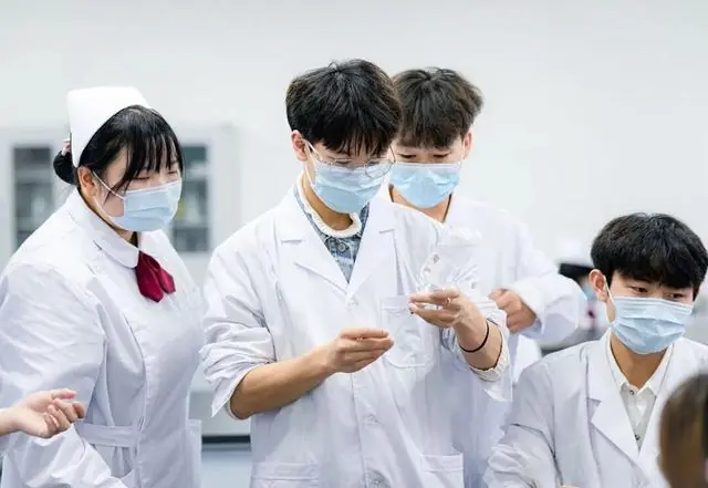全网都在劝退，临床医学却霸榜第一！2026最新排名+硕博就业率，陶勇劝醒无数考生