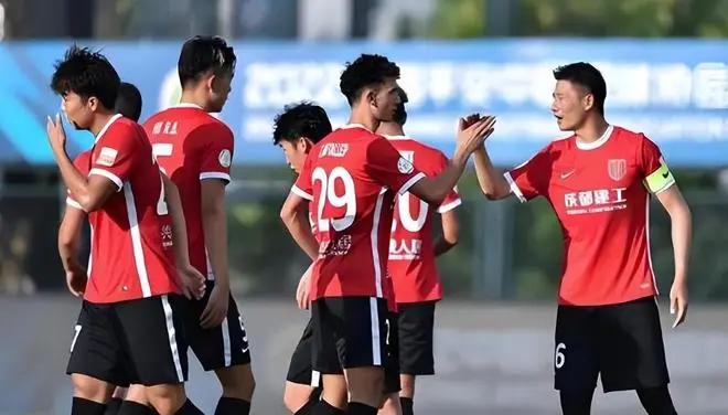 成都蓉城3比2绝杀新鹏城!主帅赛后只点名表扬一人,引发热议