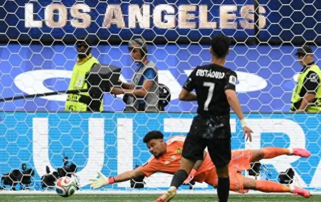 1-0绝杀!欧斯塔基奥一脚踢出圈,没想到他和孙兴慜还有特殊关系