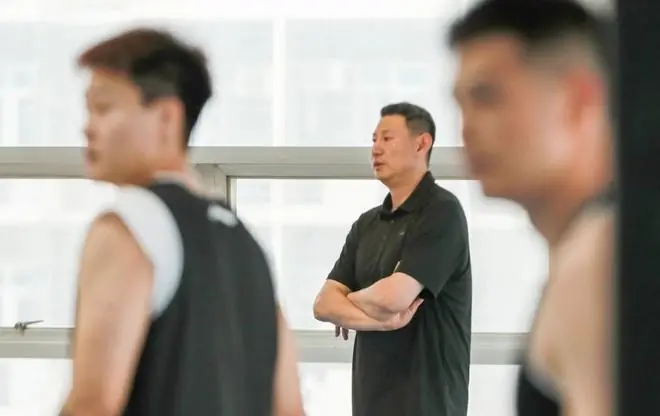 北京男篮续约陈盈骏，方硕想再打两年，球队欲签11+6空间型四号位