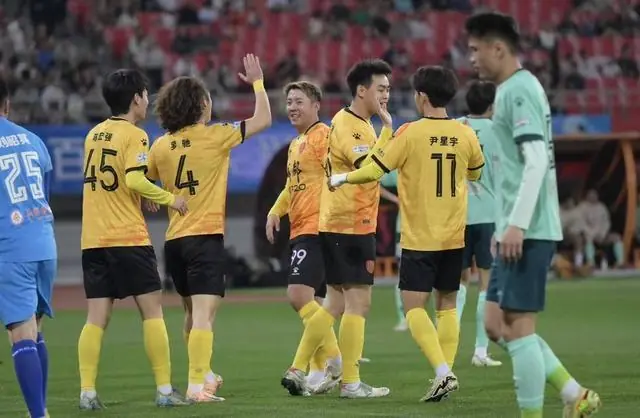成都队2:2战平乐山队 提前两轮锁定本赛季“川超”总冠军!