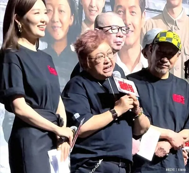 韩红风波后首现身,多明星力挺现场现难堪