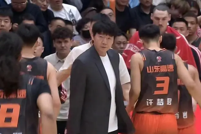 山东男篮确定后场补强目标，报价15+4后卫，愿为其提供高额转会费