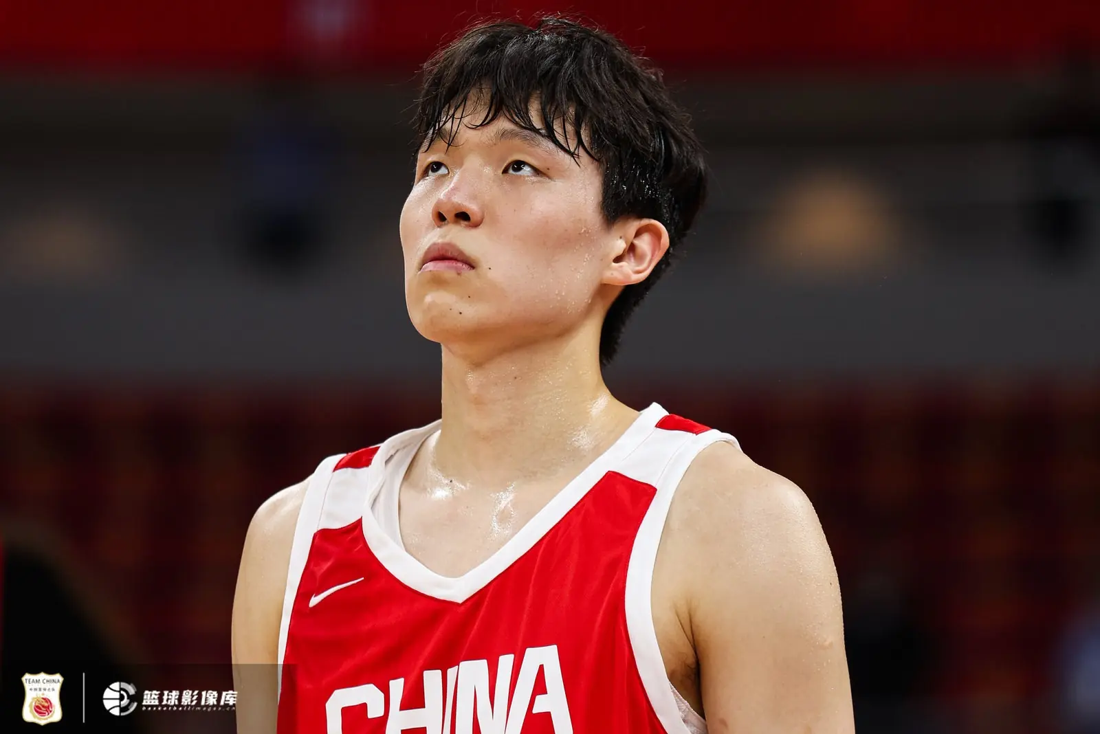 媒体人：杨瀚森在国家队只是第3中锋 应以继伟大秋为内外核心去打