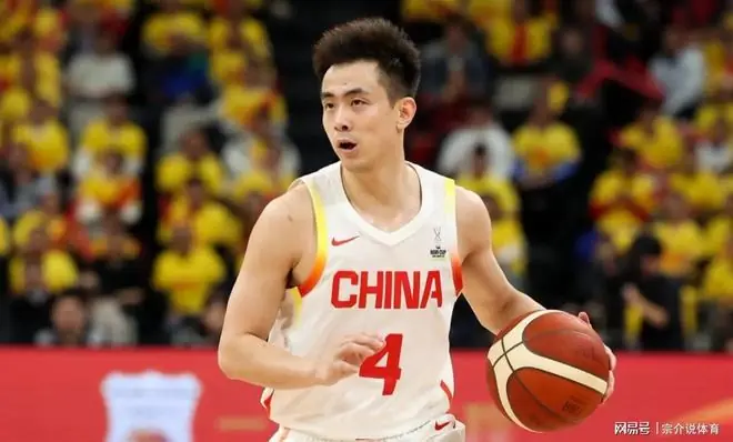 高兴太早，中国男篮大胜澳大利亚，却收两个坏消息