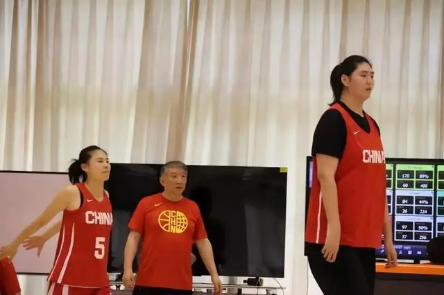 中国女篮30日启程赴澳大利亚拉练,NCAA球员邓雨婷7月到队
