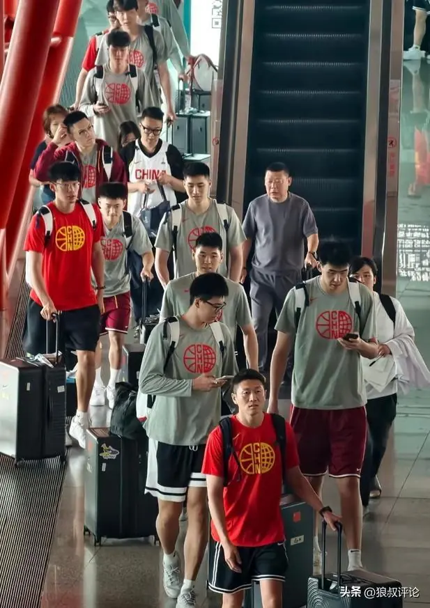 世预赛最终大名单呼之欲出！中国男篮结束杭州热身赛顺利返回北京