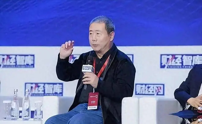 私生活混乱，从央视主持到劳改犯，如今靠直播打赏讨生活