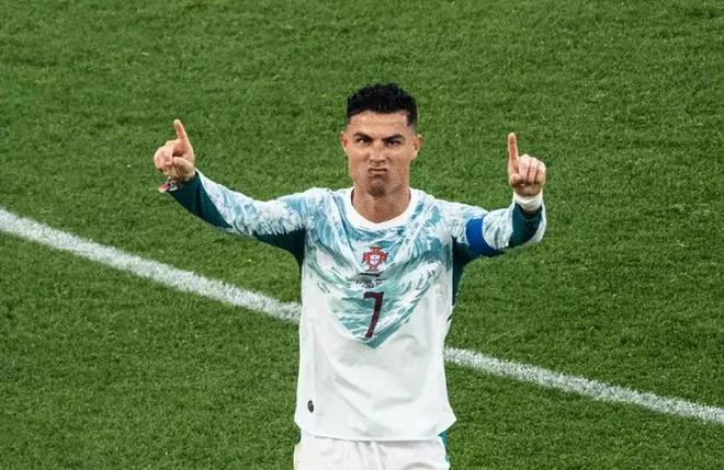 2-1绝杀!莫德里奇悲情出局,读秒绝平被吹,C罗创造多项纪录