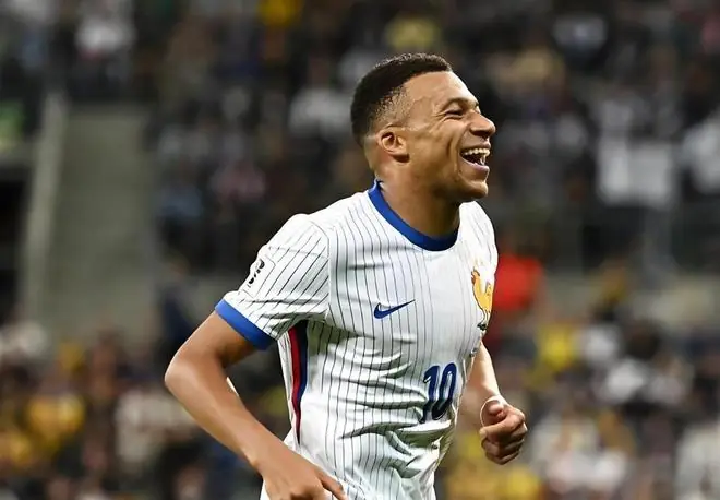 2-0,世界杯精彩一夜:首支四强诞生,姆巴佩失点球,96年纪录刷新