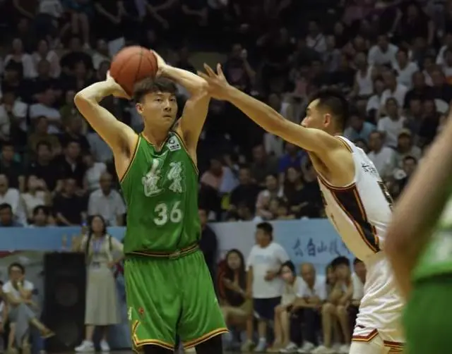热身赛13分,辽宁男篮4号位挖掘新人,18岁中锋首秀 姜宇星边缘化