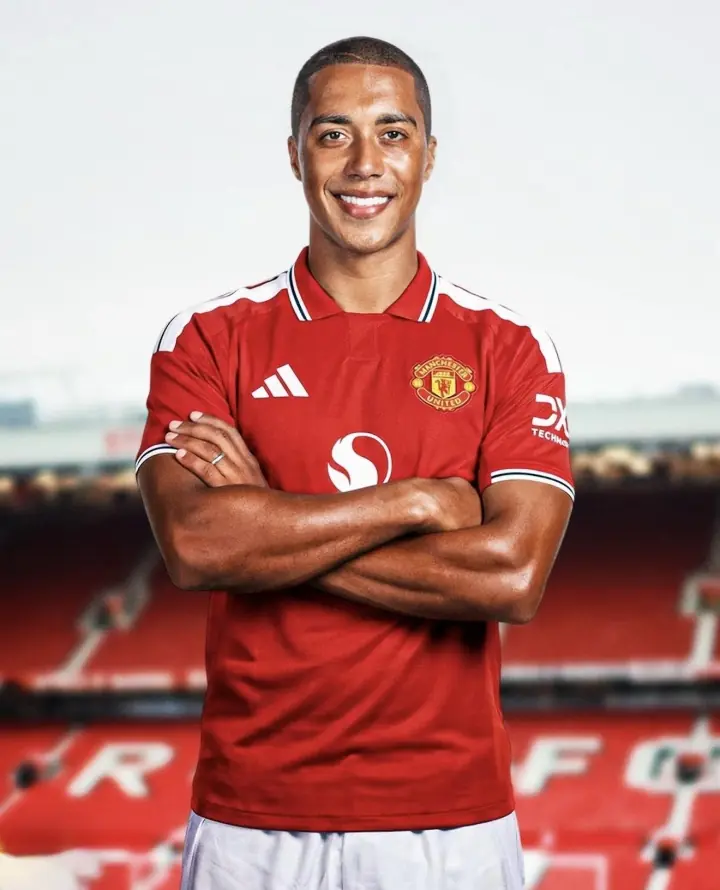 曼联捡到宝?WhoScored:蒂莱曼斯多项数据为优势,无显著劣势