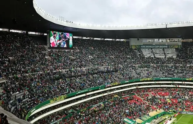 记者:阿兹特克球场嘘声震天,英格兰球迷歌声几乎被完全淹没