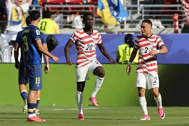 世界杯|十人美国2-0波黑,下轮将战比利时!巴洛贡破门+直红,蒂尔曼任意球制胜