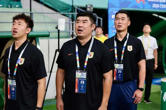 泰山队完败国安,球员很努力,却无法掩盖教练组的无能
