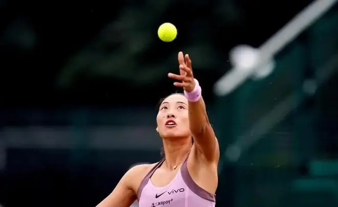 2-0爆冷！WTA凌晨战报：郑钦文掀翻6号种子，一发不稳斩获1.5万奖金