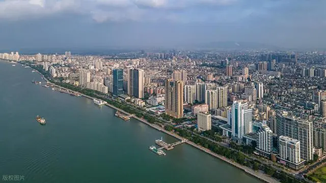 汕头为什么没崛起？别拿排外当遮羞布，广东本就不养第二个中心