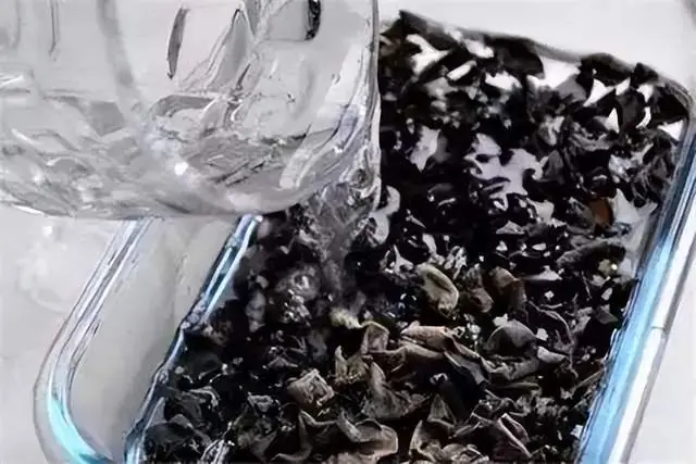 黑木耳是“毒药”,含有大量的米酵菌酸?牢记:黑木耳二不吃