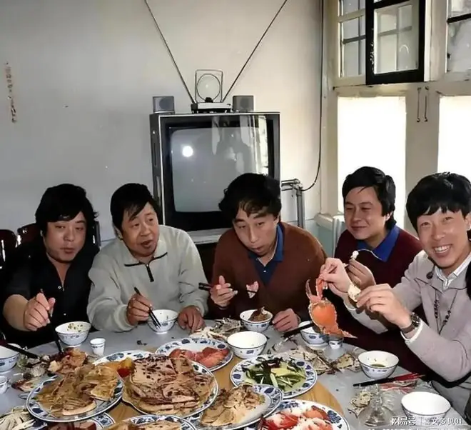 1987年,马季宴请冯巩等几位徒弟,这一桌菜,可不便宜