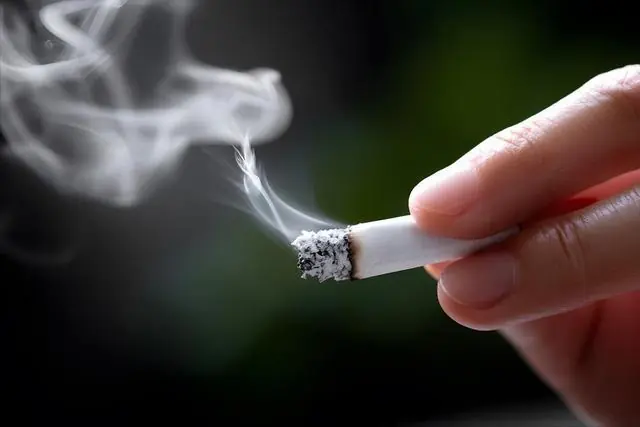 烟瘾再大也要停,医生反复告诫:有这3种疾病的人绝对不能吸烟