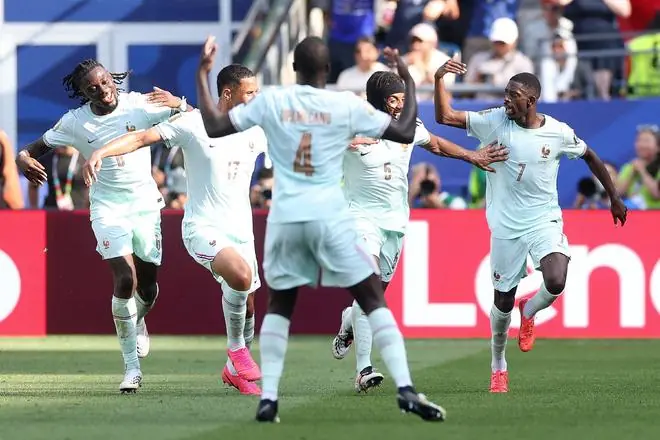 2-0！世界杯首支4强球队出炉：法国杀疯了欧洲围剿阿根廷