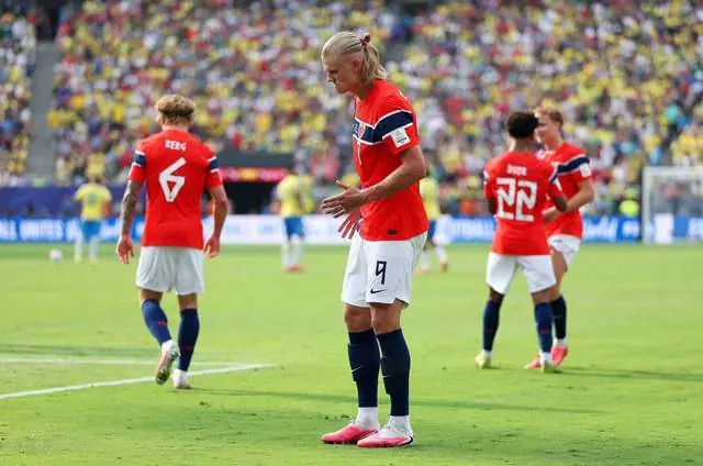 2-1!哈兰德5战7球比肩姆巴佩,送巴西36年耻辱,内马尔黯然告别