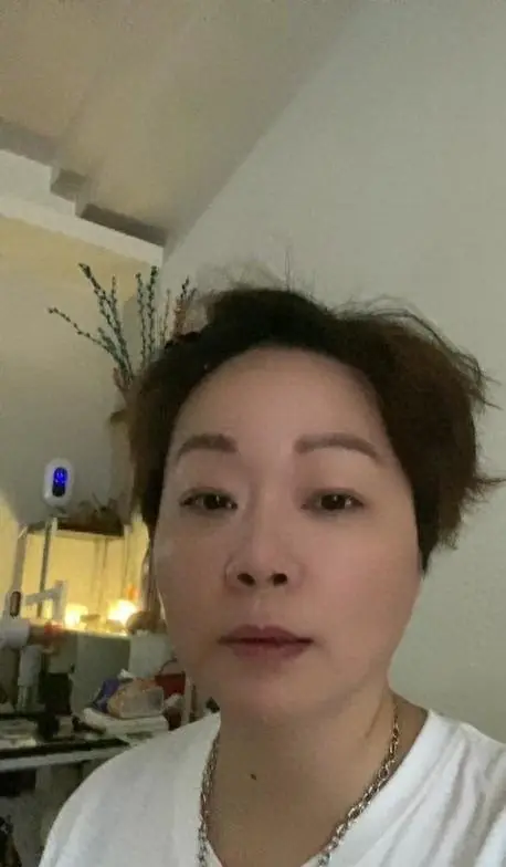 原来他们是夫妻，上海滑稽剧团同门师兄妹，女比男大3岁职位也高