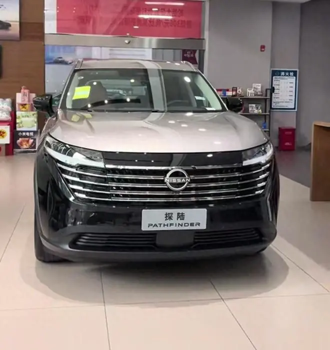 2026款日产探陆到店,双拼配色上档次,换全新轮毂,252马力+9AT