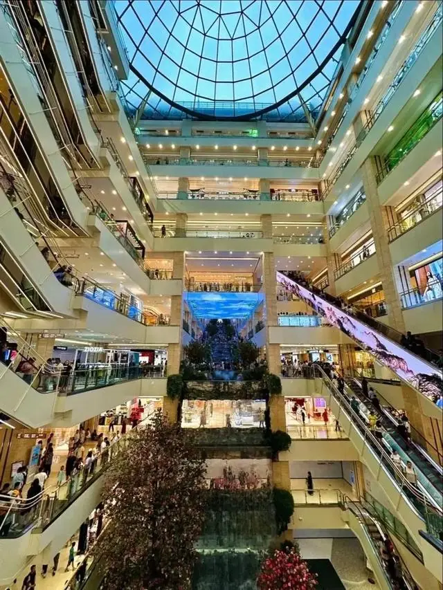 严总出事才三天,西安赛格再迎3个坏消息,这下事闹大了