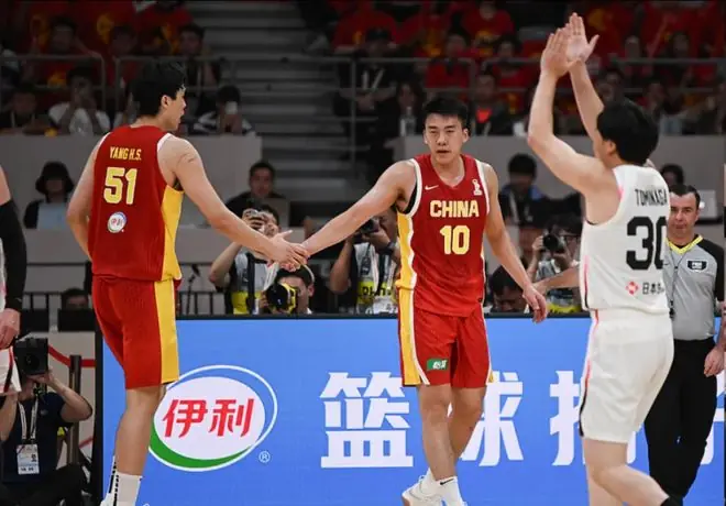 4信号暗示中国男篮更衣室或有内讧,杨瀚森王俊杰疑遭本土派排挤